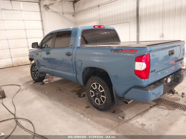 Photo 2 VIN: 5TFDY5F15JX746928 - TOYOTA TUNDRA 