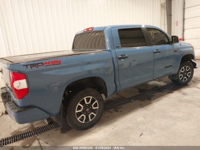 Photo 3 VIN: 5TFDY5F15JX746928 - TOYOTA TUNDRA 