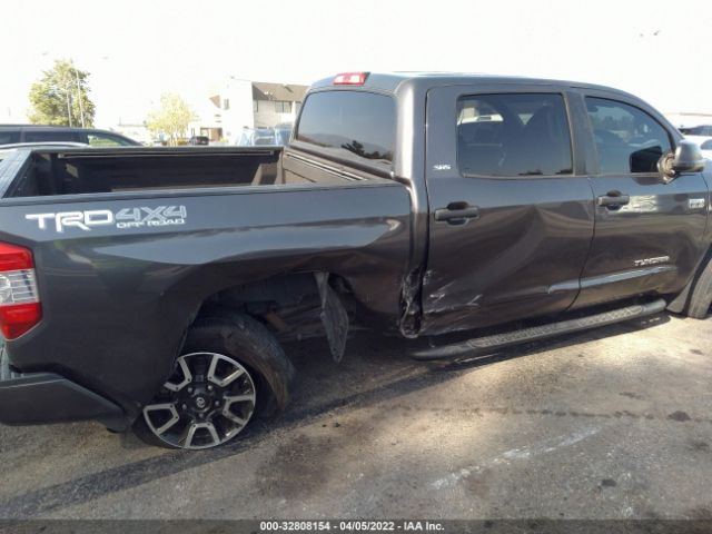 Photo 5 VIN: 5TFDY5F15JX751191 - TOYOTA TUNDRA 4WD 