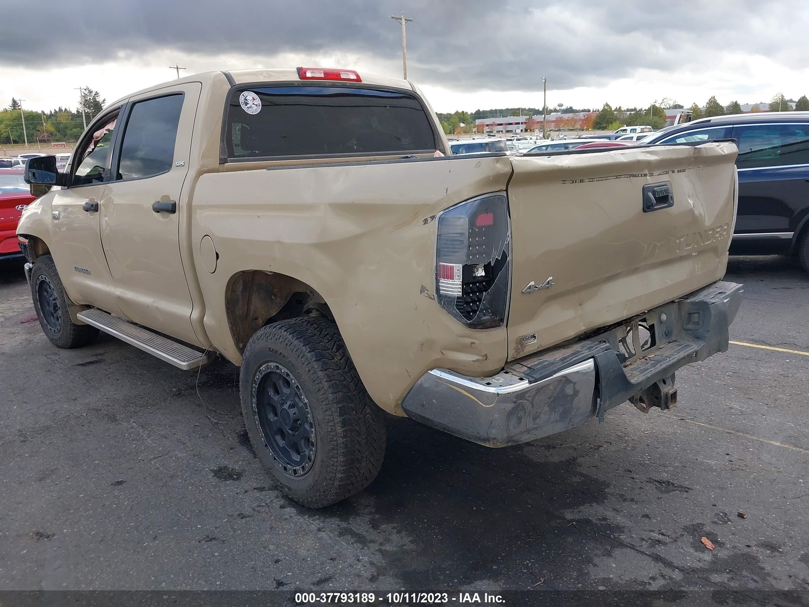 Photo 2 VIN: 5TFDY5F15JX752714 - TOYOTA TUNDRA 