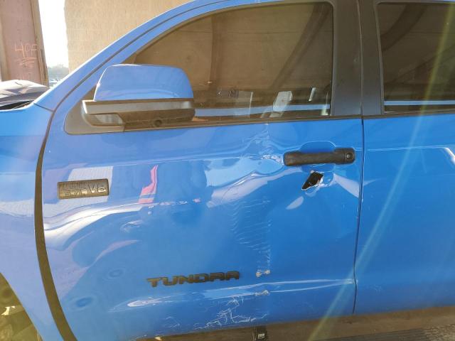 Photo 6 VIN: 5TFDY5F15KX799839 - TOYOTA TUNDRA CRE 