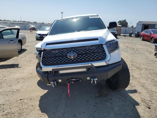 Photo 4 VIN: 5TFDY5F15KX828241 - TOYOTA TUNDRA CRE 