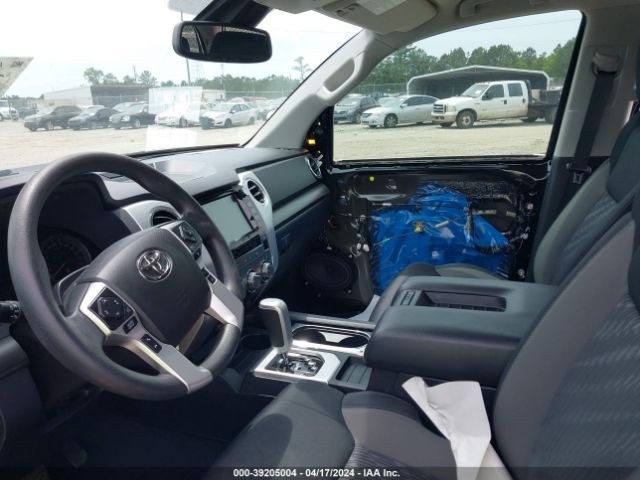 Photo 4 VIN: 5TFDY5F15MX985710 - TOYOTA TUNDRA 