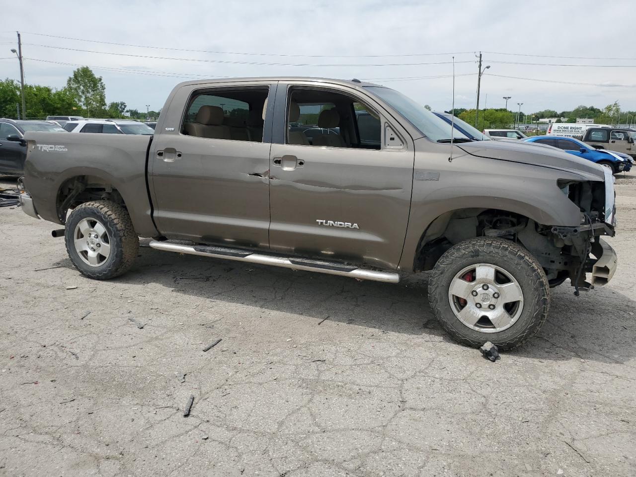 Photo 3 VIN: 5TFDY5F16AX158097 - TOYOTA TUNDRA 