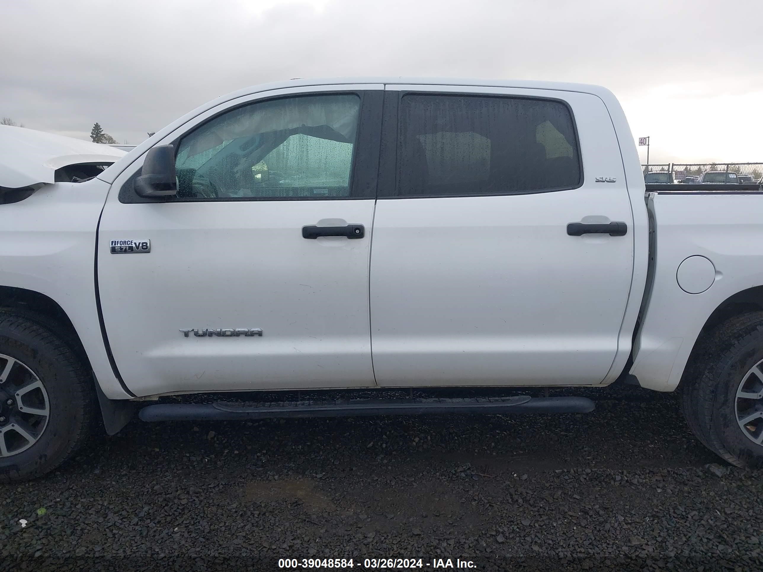 Photo 14 VIN: 5TFDY5F16GX510751 - TOYOTA TUNDRA 