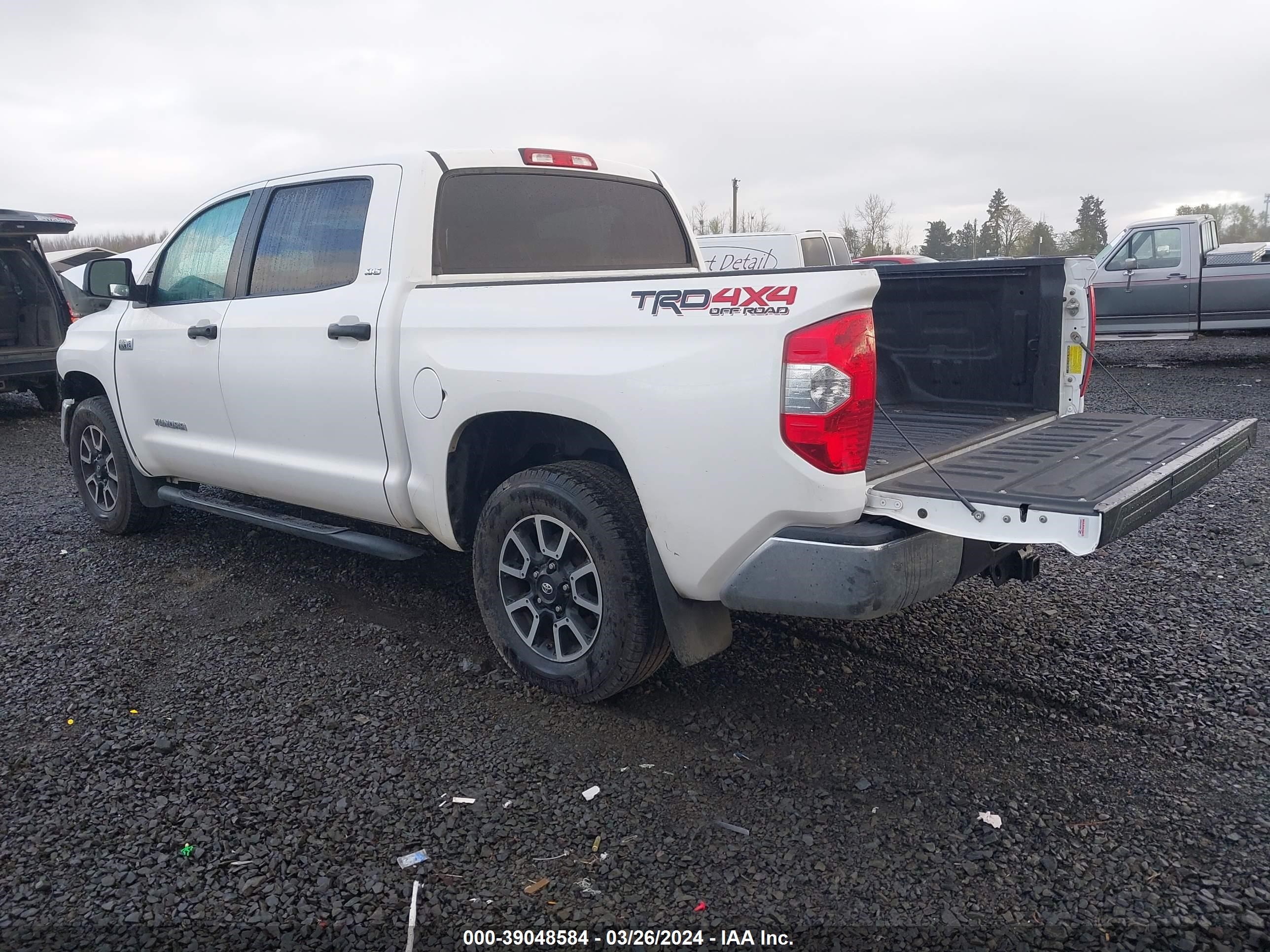 Photo 2 VIN: 5TFDY5F16GX510751 - TOYOTA TUNDRA 