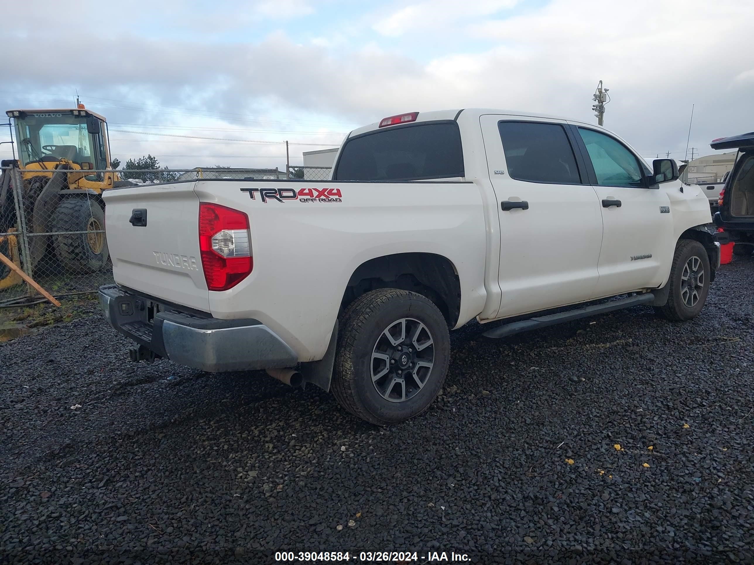 Photo 3 VIN: 5TFDY5F16GX510751 - TOYOTA TUNDRA 