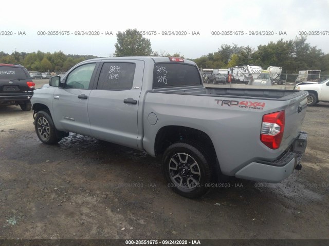 Photo 2 VIN: 5TFDY5F16JX706471 - TOYOTA TUNDRA 4WD 