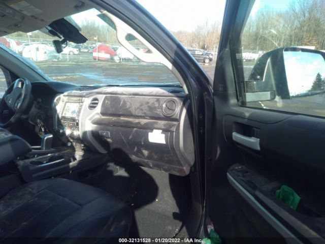 Photo 4 VIN: 5TFDY5F16JX707622 - TOYOTA TUNDRA 4WD 