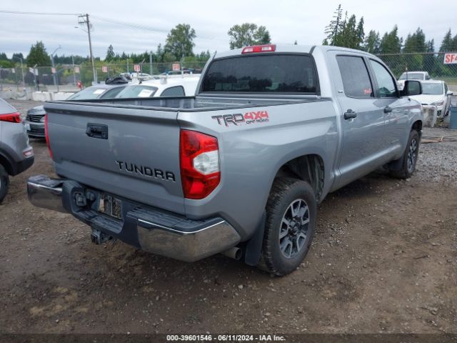 Photo 3 VIN: 5TFDY5F16JX730432 - TOYOTA TUNDRA 