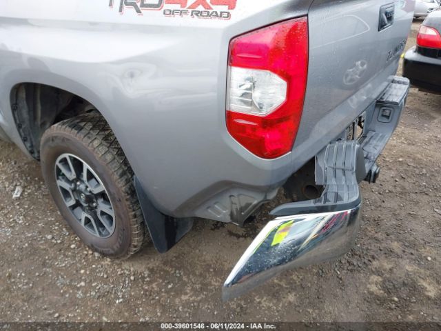 Photo 5 VIN: 5TFDY5F16JX730432 - TOYOTA TUNDRA 