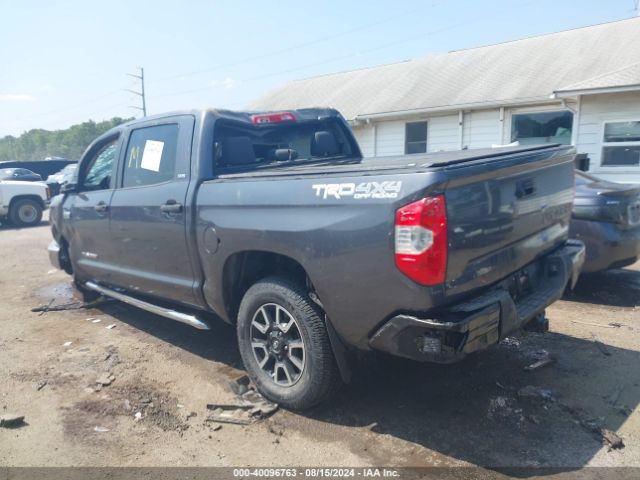 Photo 2 VIN: 5TFDY5F16JX771899 - TOYOTA TUNDRA 