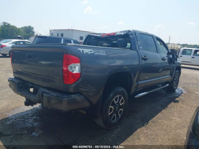 Photo 3 VIN: 5TFDY5F16JX771899 - TOYOTA TUNDRA 