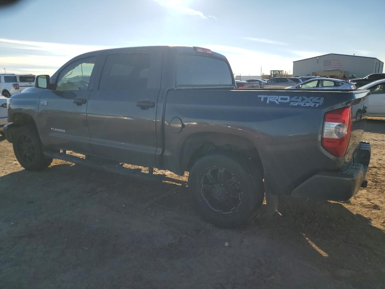 Photo 1 VIN: 5TFDY5F16KX828491 - TOYOTA TUNDRA 