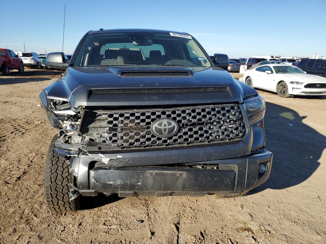 Photo 4 VIN: 5TFDY5F16KX828491 - TOYOTA TUNDRA 