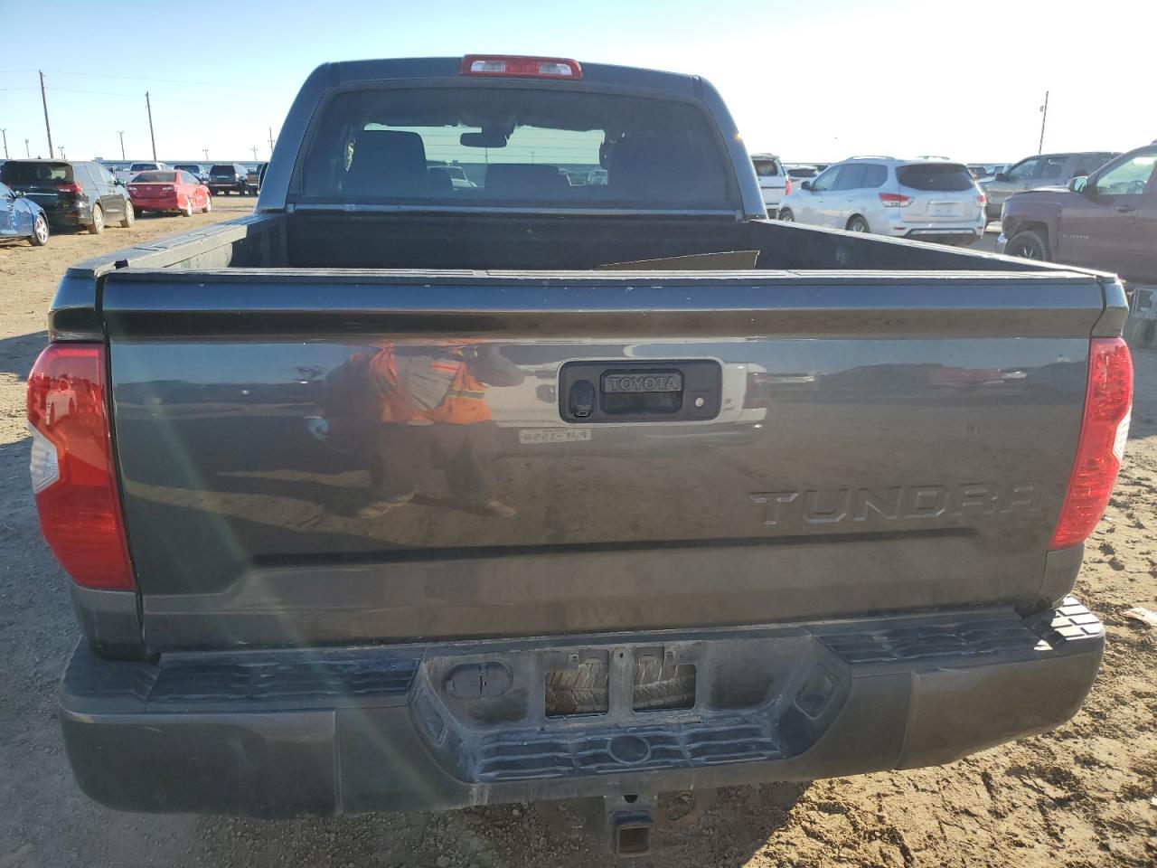 Photo 5 VIN: 5TFDY5F16KX828491 - TOYOTA TUNDRA 