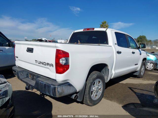 Photo 3 VIN: 5TFDY5F16KX860440 - TOYOTA TUNDRA 