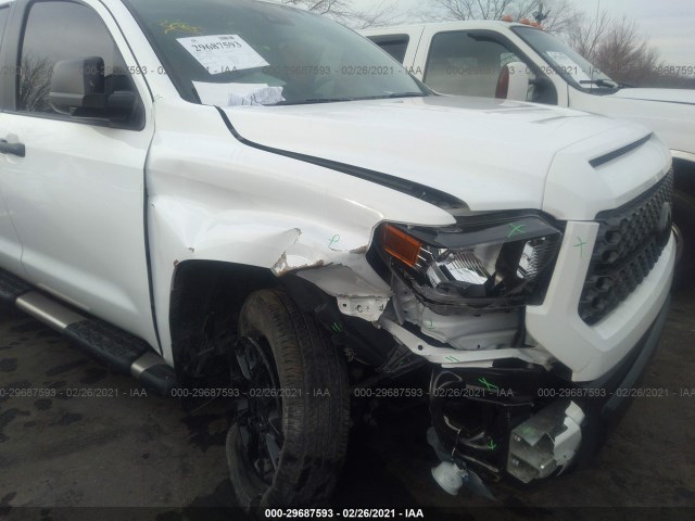 Photo 5 VIN: 5TFDY5F16LX935820 - TOYOTA TUNDRA 4WD 