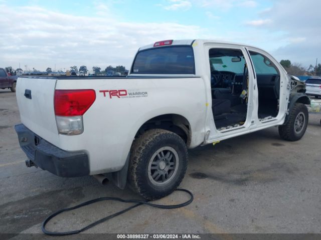 Photo 3 VIN: 5TFDY5F17AX101181 - TOYOTA TUNDRA 