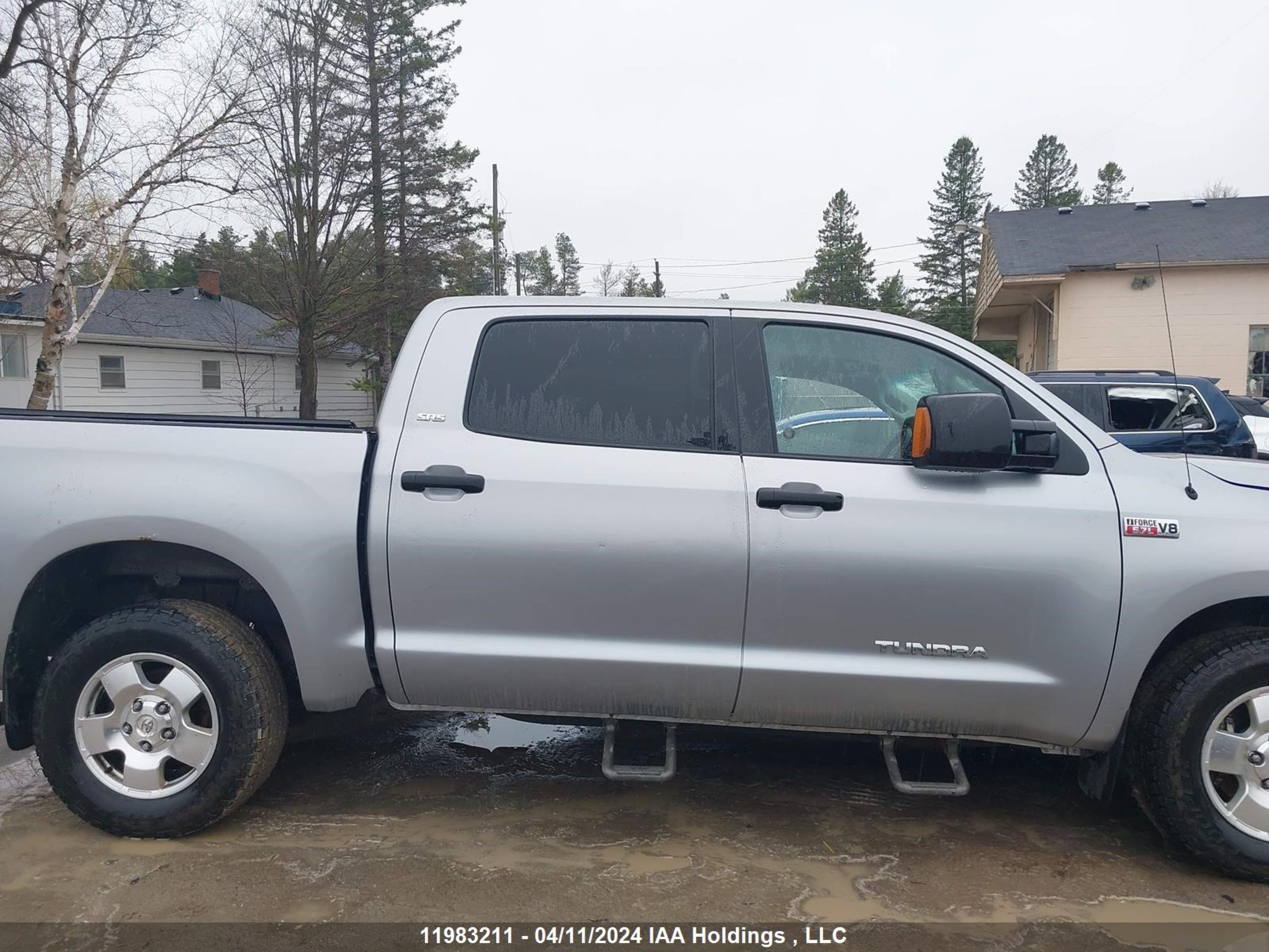 Photo 13 VIN: 5TFDY5F17AX138036 - TOYOTA TUNDRA 