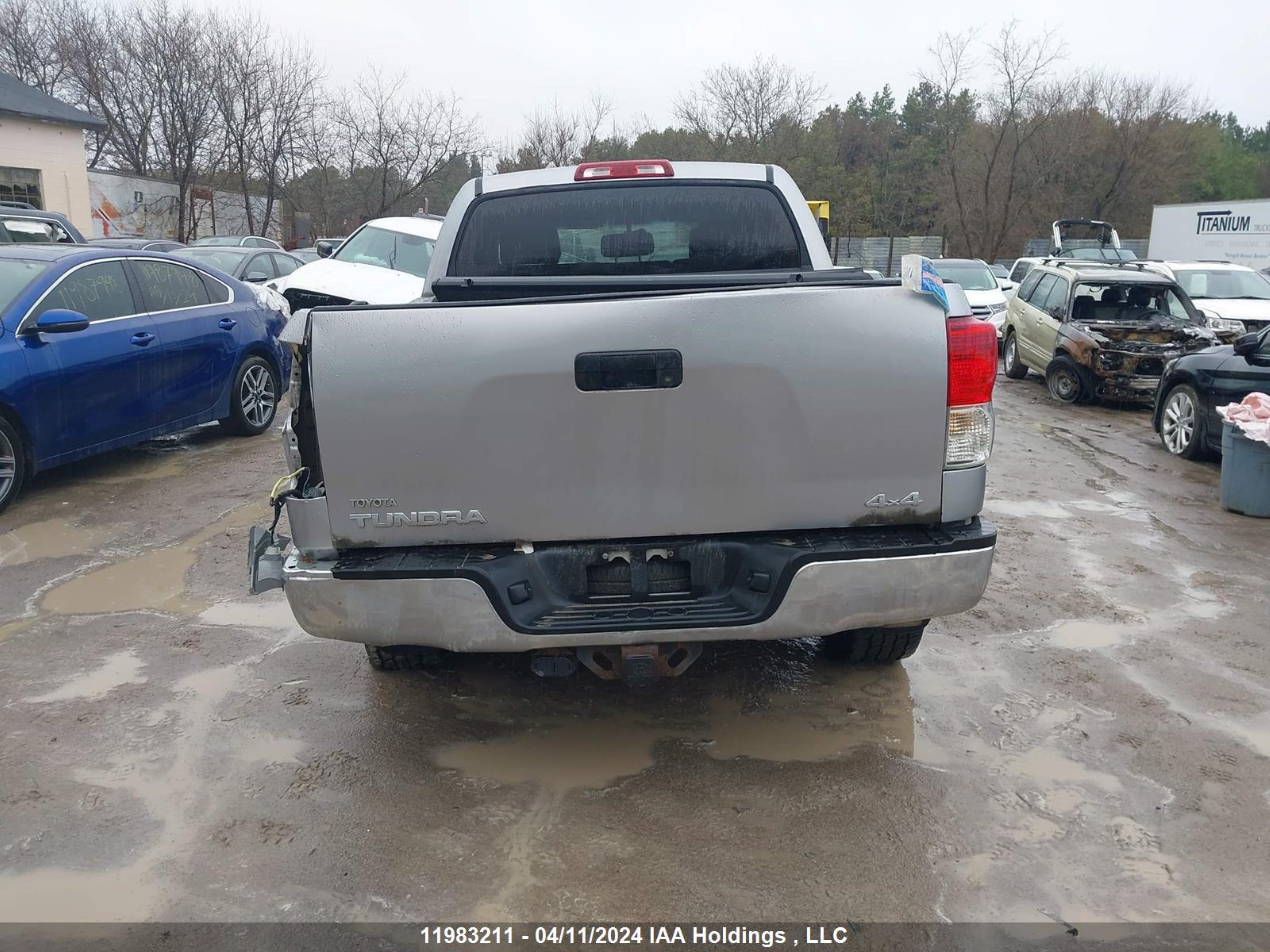 Photo 16 VIN: 5TFDY5F17AX138036 - TOYOTA TUNDRA 