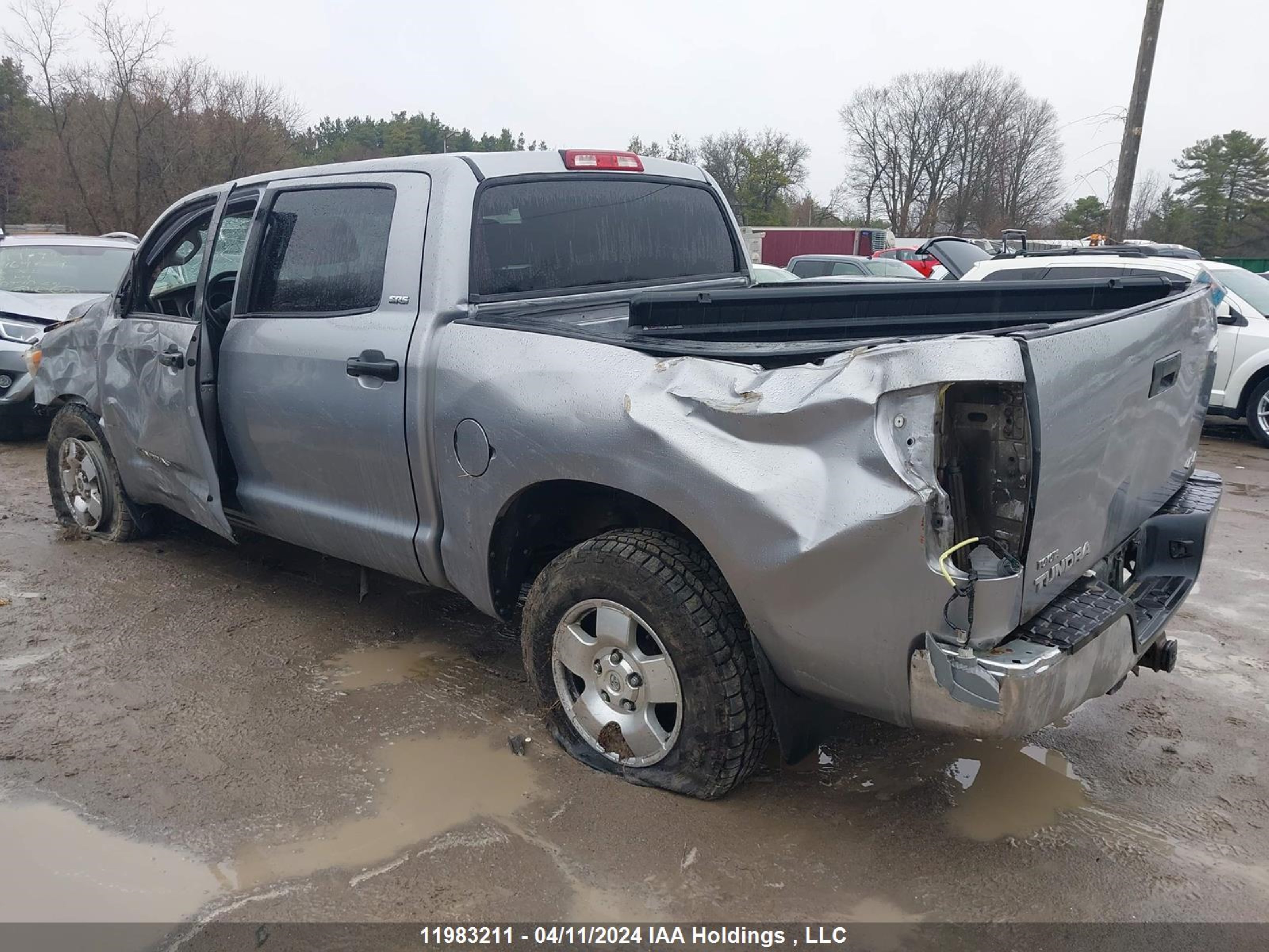 Photo 2 VIN: 5TFDY5F17AX138036 - TOYOTA TUNDRA 