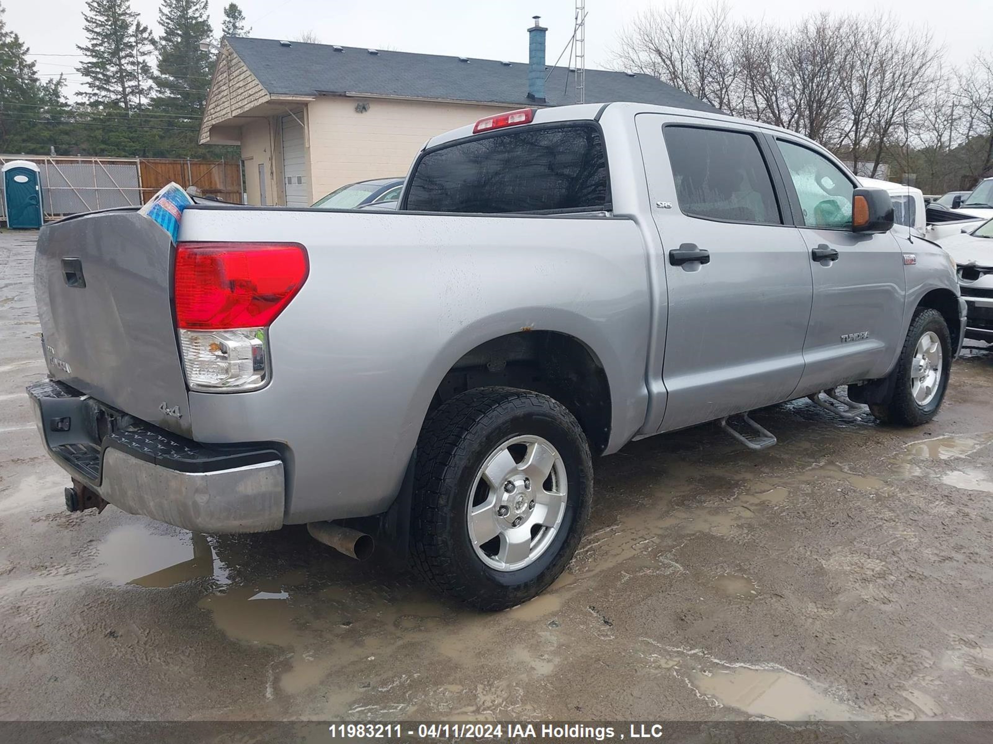 Photo 3 VIN: 5TFDY5F17AX138036 - TOYOTA TUNDRA 