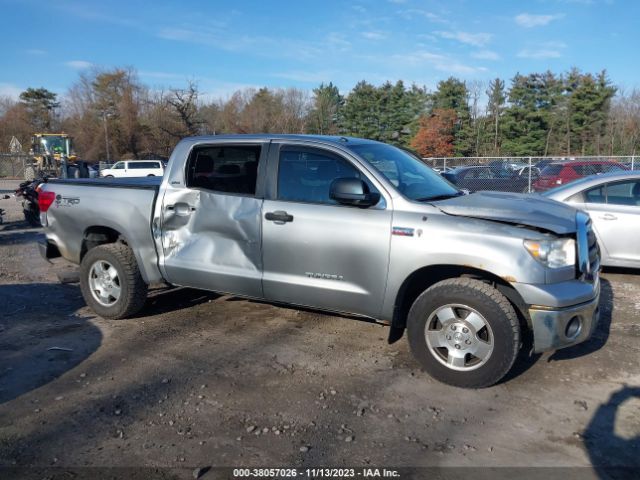 Photo 5 VIN: 5TFDY5F17AX144001 - TOYOTA TUNDRA 4WD TRUCK 