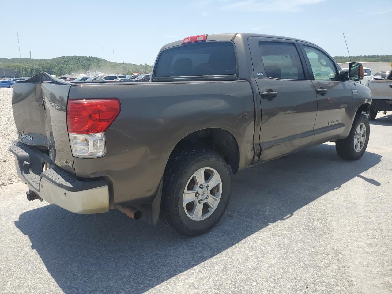 Photo 2 VIN: 5TFDY5F17BX173399 - TOYOTA TUNDRA 