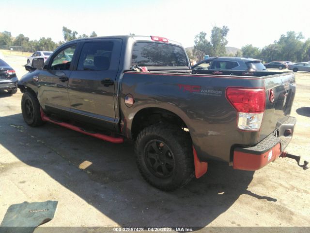 Photo 2 VIN: 5TFDY5F17BX196049 - TOYOTA TUNDRA 4WD TRUCK 