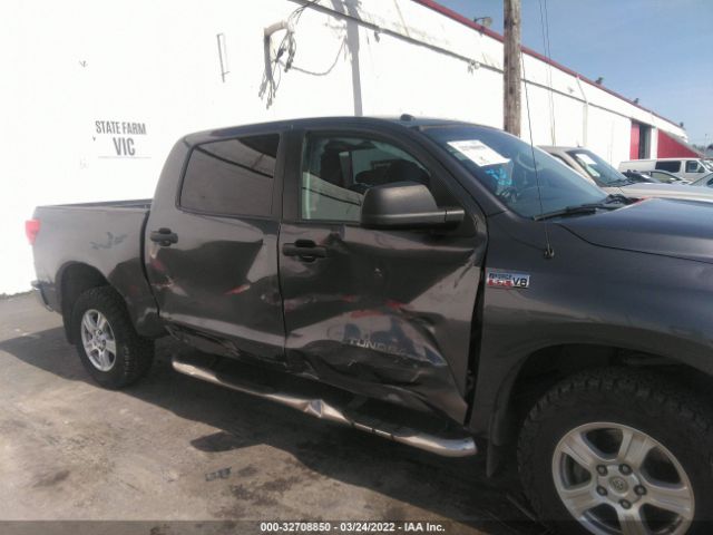 Photo 5 VIN: 5TFDY5F17DX307220 - TOYOTA TUNDRA 4WD TRUCK 