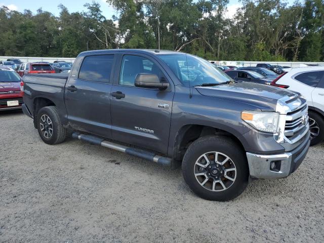 Photo 3 VIN: 5TFDY5F17GX556637 - TOYOTA TUNDRA CRE 