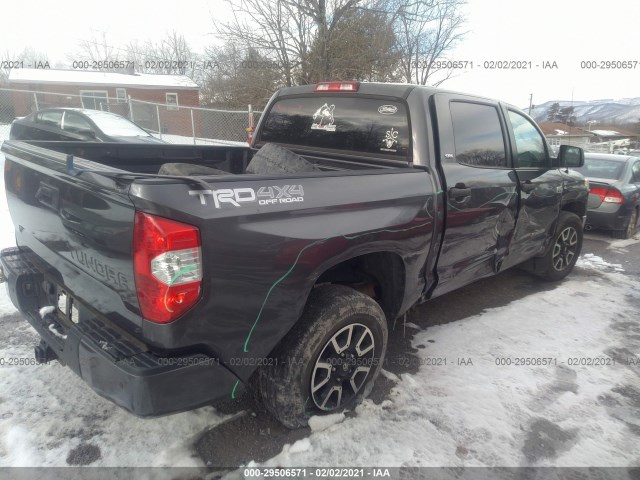 Photo 3 VIN: 5TFDY5F17GX558517 - TOYOTA TUNDRA 4WD TRUCK 