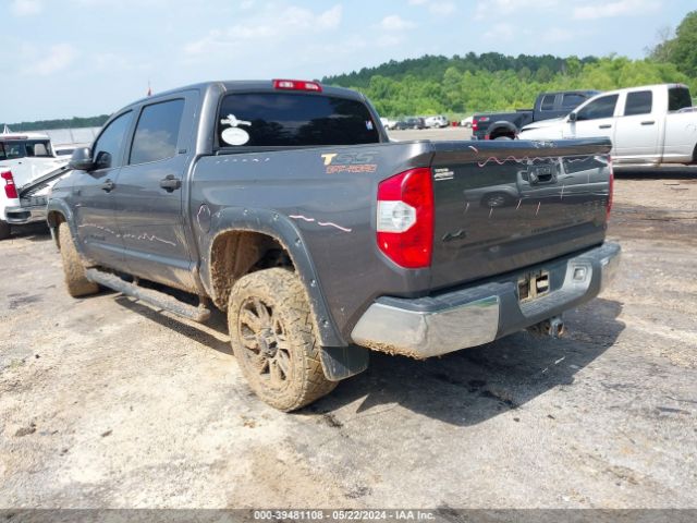 Photo 2 VIN: 5TFDY5F17JX700596 - TOYOTA TUNDRA 