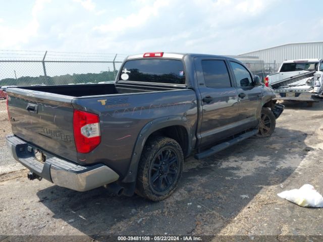 Photo 3 VIN: 5TFDY5F17JX700596 - TOYOTA TUNDRA 