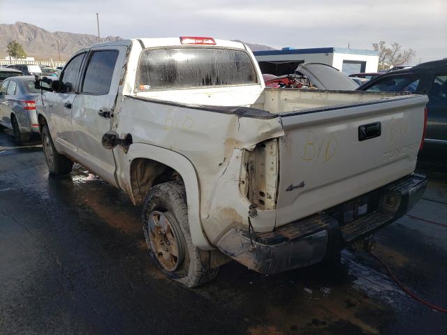 Photo 2 VIN: 5TFDY5F17JX735655 - TOYOTA TUNDRA CRE 