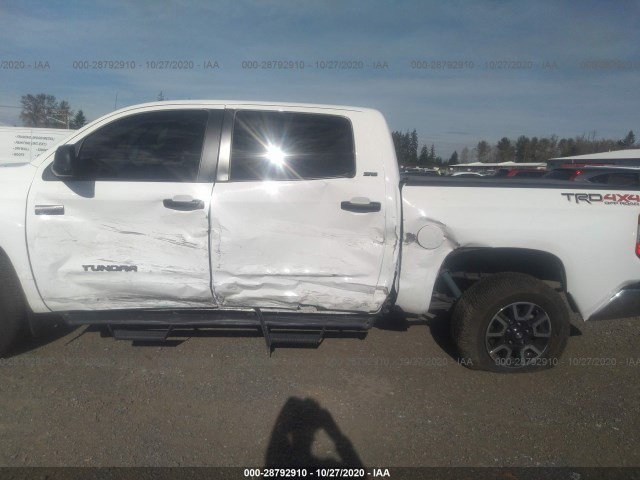 Photo 5 VIN: 5TFDY5F17KX795405 - TOYOTA TUNDRA 4WD 