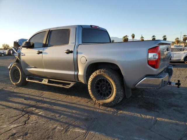 Photo 1 VIN: 5TFDY5F17KX828452 - TOYOTA TUNDRA CRE 