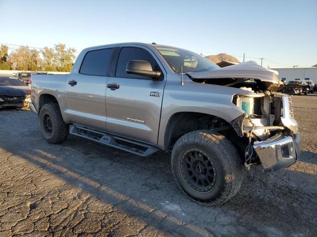 Photo 3 VIN: 5TFDY5F17KX828452 - TOYOTA TUNDRA CRE 