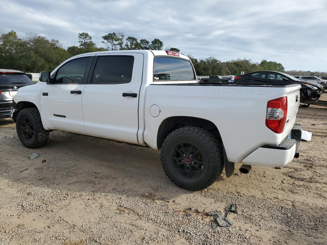 Photo 1 VIN: 5TFDY5F17KX829262 - TOYOTA TUNDRA 