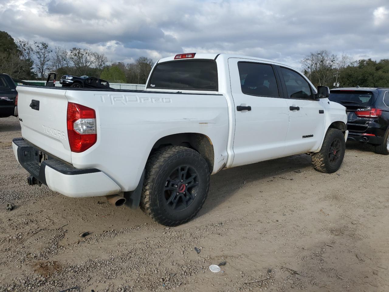 Photo 2 VIN: 5TFDY5F17KX829262 - TOYOTA TUNDRA 