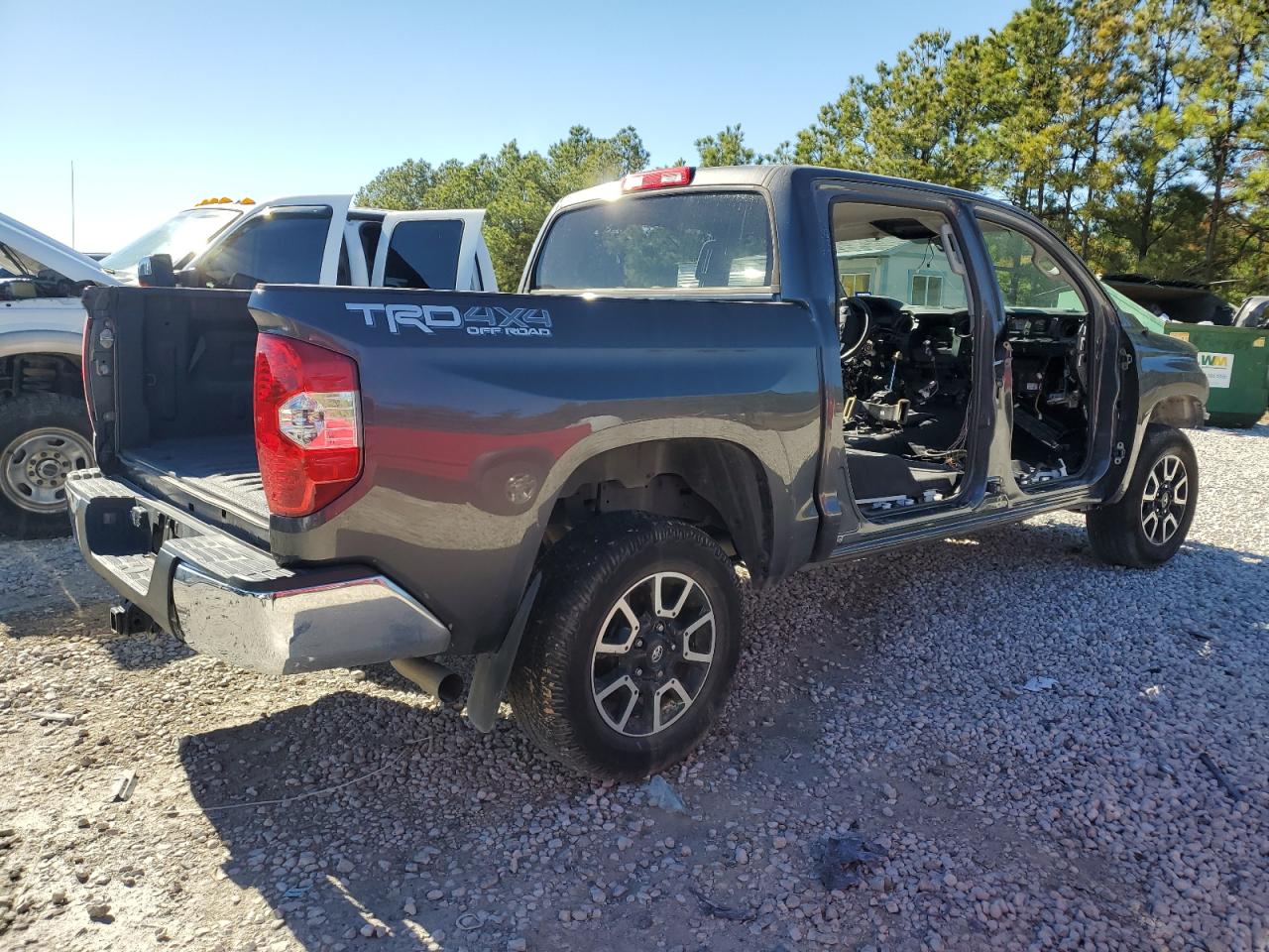 Photo 2 VIN: 5TFDY5F17KX833277 - TOYOTA TUNDRA 