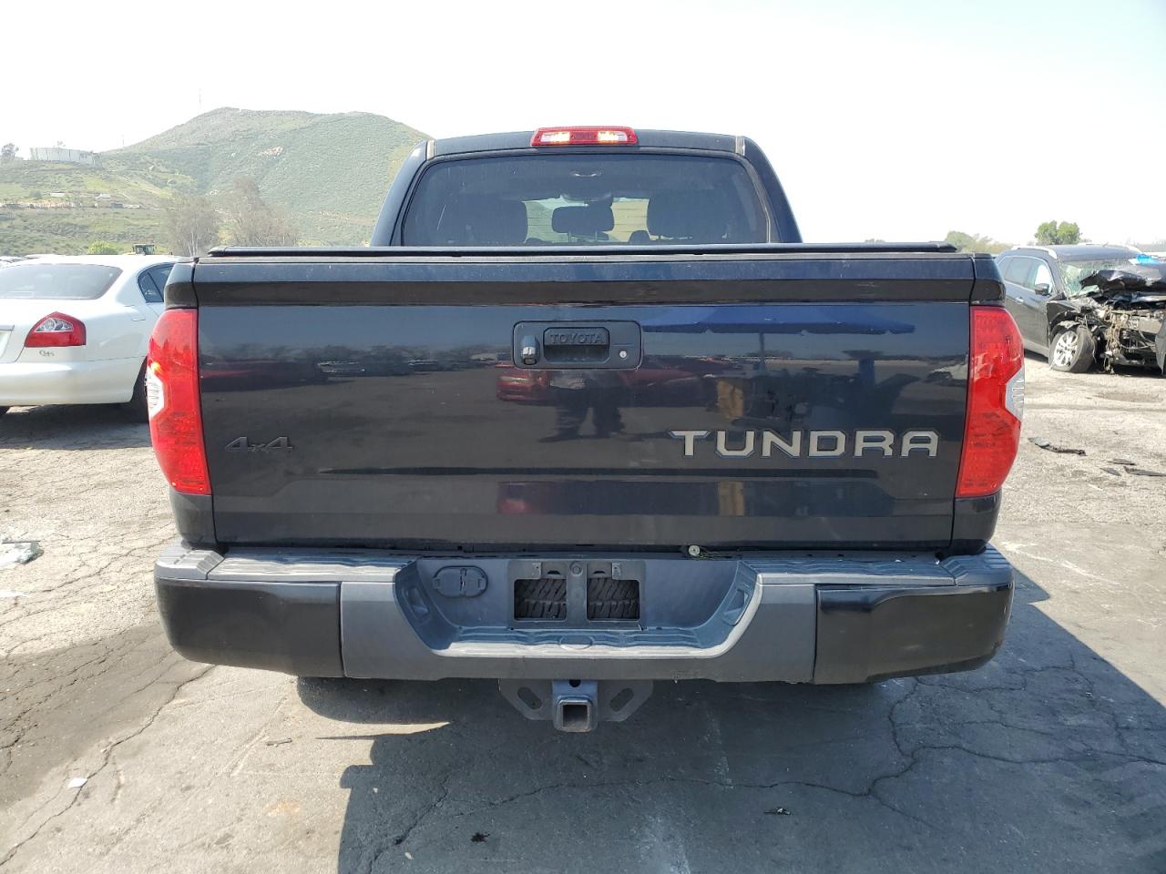 Photo 5 VIN: 5TFDY5F17KX843923 - TOYOTA TUNDRA 