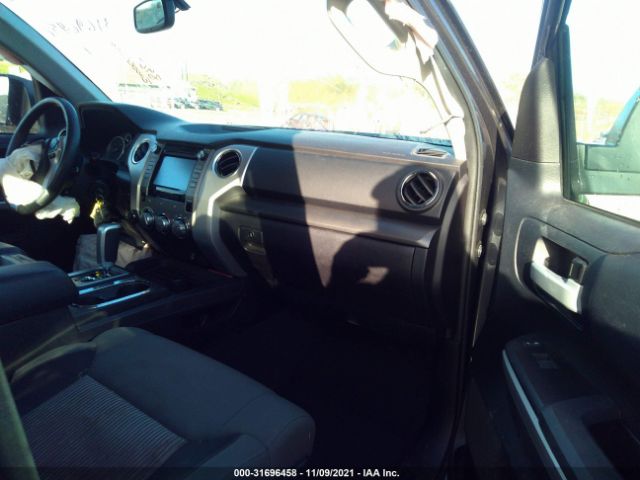 Photo 4 VIN: 5TFDY5F18GX495685 - TOYOTA TUNDRA 4WD TRUCK 