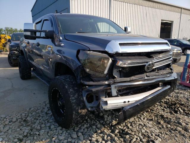 Photo 3 VIN: 5TFDY5F18HX601893 - TOYOTA TUNDRA CRE 