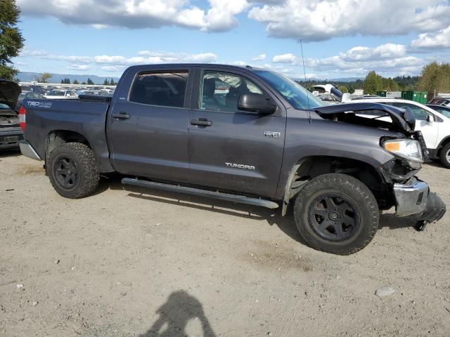 Photo 3 VIN: 5TFDY5F18HX640368 - TOYOTA TUNDRA CRE 