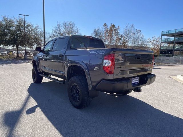 Photo 5 VIN: 5TFDY5F18JX689060 - TOYOTA TUNDRA 4WD 