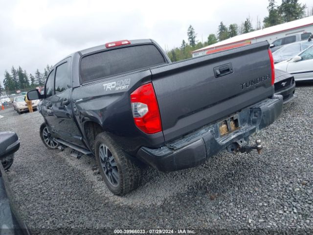 Photo 2 VIN: 5TFDY5F18JX743649 - TOYOTA TUNDRA 