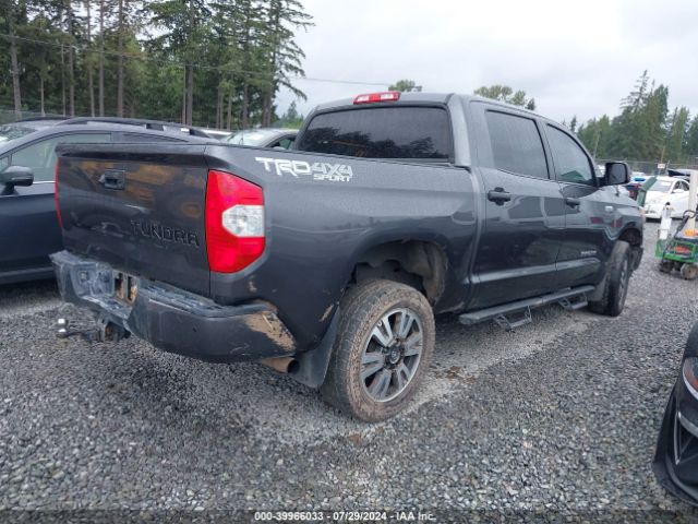 Photo 3 VIN: 5TFDY5F18JX743649 - TOYOTA TUNDRA 