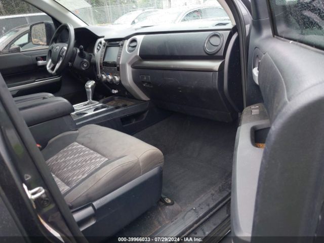 Photo 4 VIN: 5TFDY5F18JX743649 - TOYOTA TUNDRA 